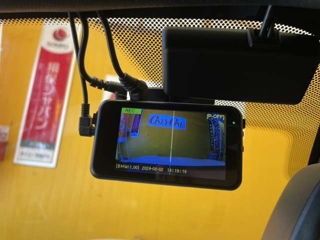 ドラレコもついています。今や必須の装備です。