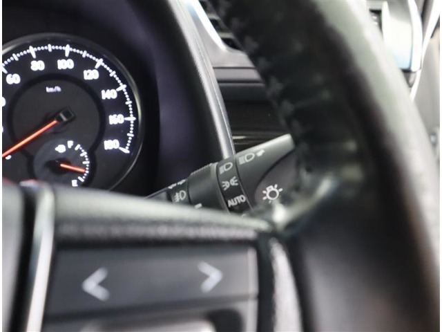 暗くなると自動で点灯AUTOライトは、連続するトンネルで重宝しますね