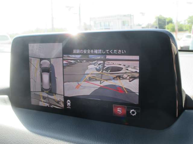 前後パーキングセンサーとガイド線付の360度カメラ！