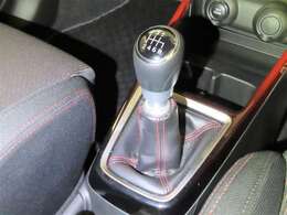 6速マニュアルトランスミッションを装備しております。