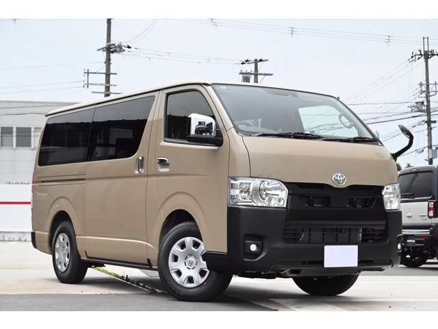 【高品質車に厳選】毎月約50台のお車が入庫する中で、高品質のみに厳選して在庫。なおかつ諸経費を抑え、低価格での販売を実現。