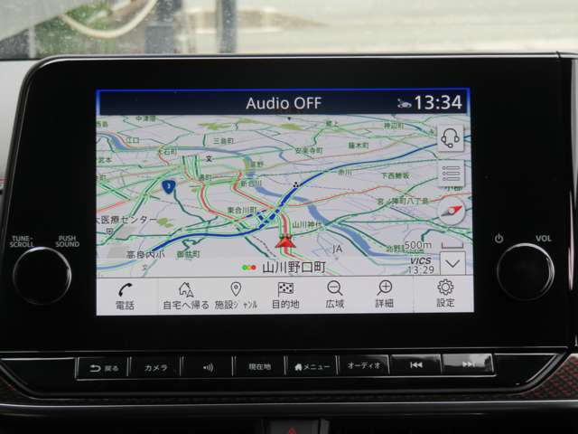 メーカーライン装着の9インチ大型モニターのメモリーナビ付きです。知らない場所にお出かけの際には非常に活躍します。