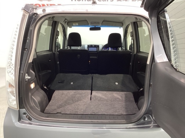 リアシートを倒すと、ラゲッジスペースを広くお使いいただけます！