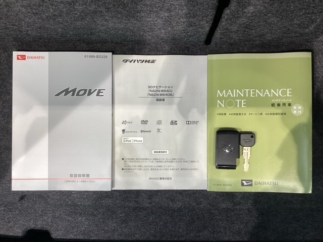 スマートキーは鍵をバッグに入れたままでもドアロックの開閉やエンジンのON・OFFができます。夜間や雨の日も鍵を探さなくて良いので便利です。