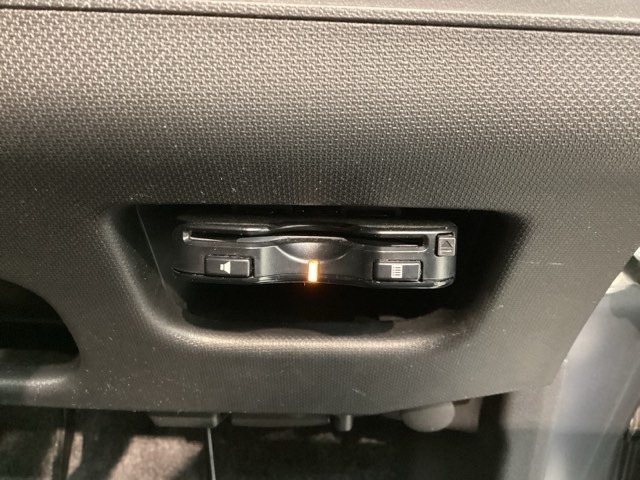 いまや快適なカーライフに欠かせないETCが付いています。