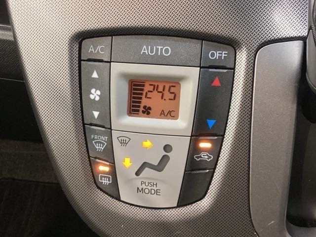 オートエアコンがついていますので、簡単操作で快適に過ごせます。希望の温度に自動調整してくれるのが便利です。