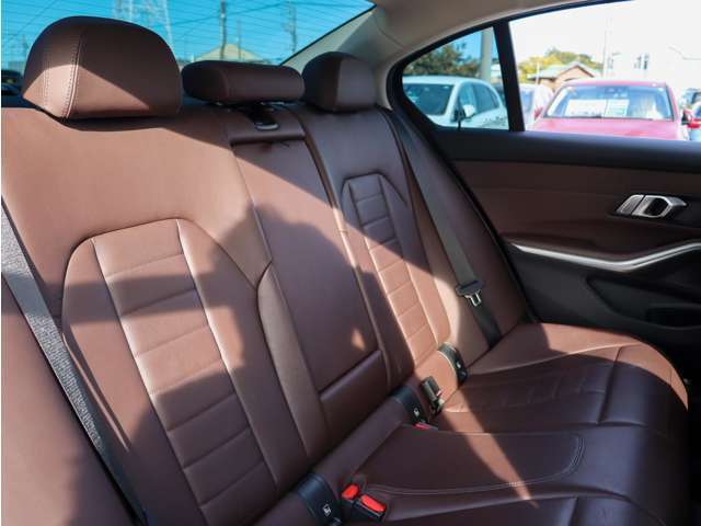 自動車保険のご案内も可能です。購入店でご加入いただきますと、万一の事故や故障の際にも安心です。