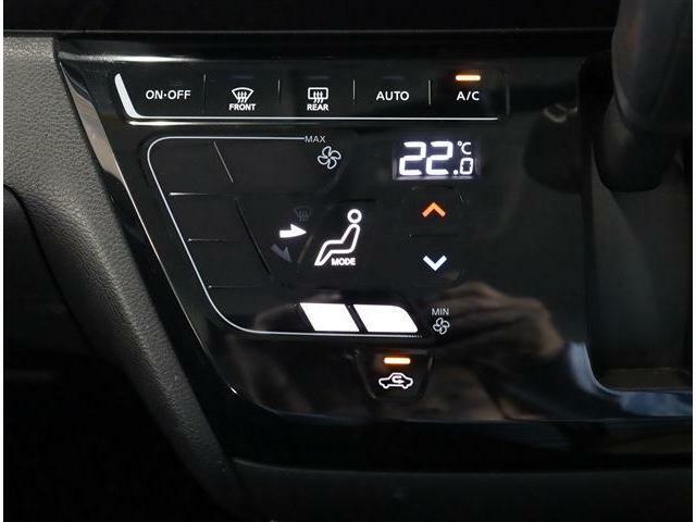オートエアコンと車内の空調管理も楽にできますね！！