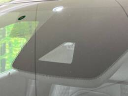【トヨタセーフティセンス】走行中に前方の車両等を認識し、衝突しそうな時は警報とブレーキで衝突回避と被害軽減をアシスト。より安全にドライブをお楽しみいただけます。