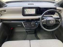 すっきりした運転席周りにはナビやエアコンの操作パネルを設置しておりますので、お一人での運転でもご安心できます。