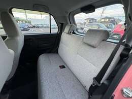 【車内清掃】お客様に気持ちよく見て頂けるよう展示車両は常に綺麗に仕上げております！