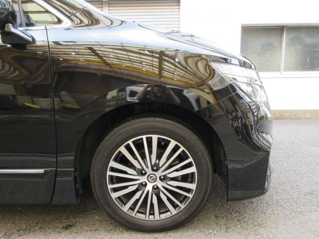初めて中古車を購入される方、知識に自信がない方にも担当スタッフが親切丁寧にご説明差し上げます。駐車場の探し方や、任意保険についてなど、何でもご相談ください。ご満足いただけるよう対応させていただきます！