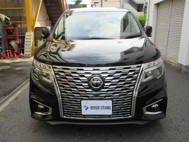 初めて中古車を購入される方、知識に自信がない方にも担当スタッフが親切丁寧にご説明差し上げます。駐車場の探し方や、任意保険についてなど、何でもご相談ください。ご満足いただけるよう対応させていただきます！