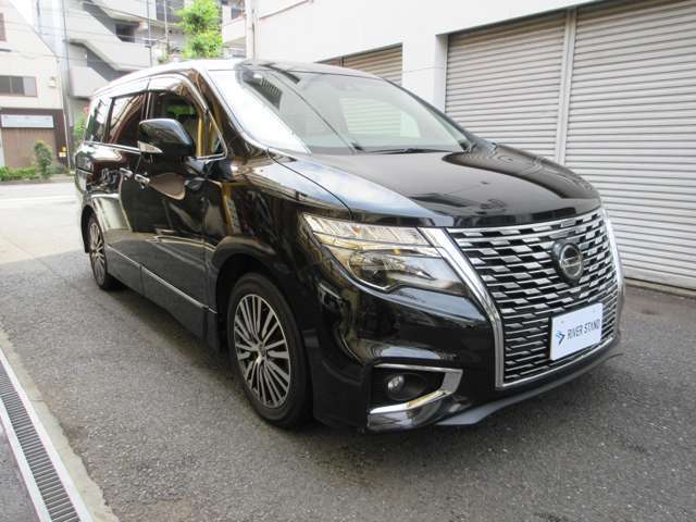 初めて中古車を購入される方、知識に自信がない方にも担当スタッフが親切丁寧にご説明差し上げます。駐車場の探し方や、任意保険についてなど、何でもご相談ください。ご満足いただけるよう対応させていただきます！