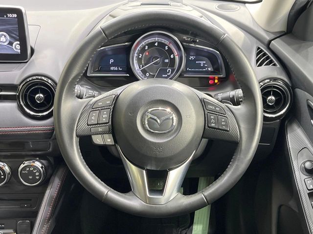 ステアリングも使用感が少なく、きれいな状態となっております♪