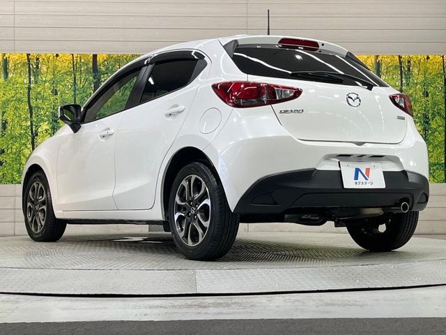 皆さまに安心してお乗りいただきたいから、当店では法定点検整備を無料で実施。（※登録済未使用車など一部対象外がございます。）