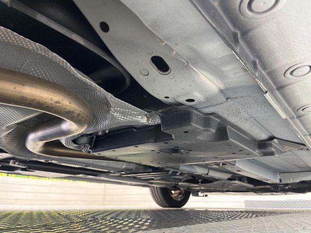 安心の最長10年・走行無制限保証（有償）をご用意。保証内容も充実はもちろん、無料点検＆オイル交換や、年中無休の全国・24時間ロードサービスも付帯されておりますのでご安心下さい。