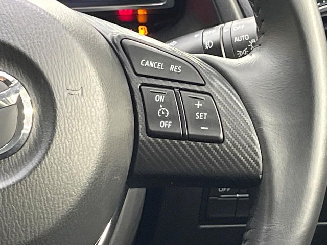 【クルーズコントロール】高速道路もラクラク走行。アクセルを離しても一定速度で走行ができ、長距離運転時の負担を軽減！加速・減速も簡単なスイッチ操作で調整できます。