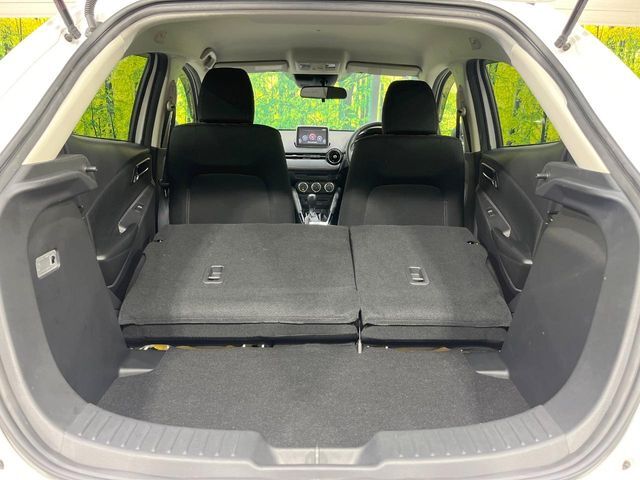 普段のお買い物や通勤、送迎等に十分な荷室スペースを確保しております。セカンドシートを倒すと、大きな荷物の積載も可能です♪