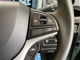 【アダプティブクルーズコントロール】高速道路での長距離走行が楽に！！自動で速度を保つクルーズコントロールが、衝突軽減システムと連携し、前方の車両を感知して車間を保つように速度調節してくれます！！