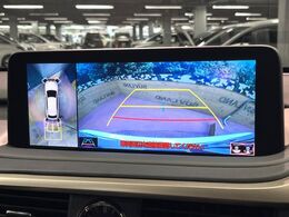 【パノラミックビューモニター】専用のカメラにより、上から見下ろしたような視点で360度クルマの周囲を確認することができます☆死角部分も確認しやすく、狭い場所での切り返しや駐車もスムーズに行えます。