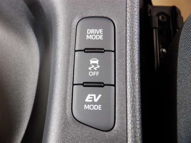 EVドライブモードで、エンジン音や排気ガスを気にすることなく走れます。早朝・深夜や屋内の駐車場などで重宝しますよ♪