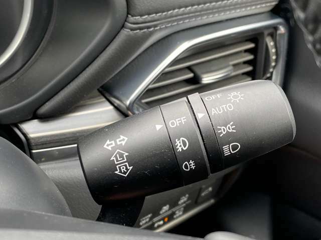 オートライト機能も！ランプスイッチをオートの位置にすると、周囲の明るさに応じてランプが自動で点灯・消灯します！