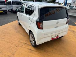 リヤドア・リヤクォーター・バックドアウィンドウにスモークドガラスを採用