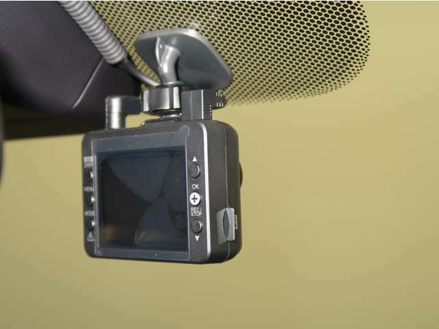 ユピテル製前後2カメラドラレコ（DRY-TW7550d）