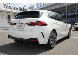 BMW認定中古車は、ドイツ本社と同様の教育・訓練を受けたBMW専門のメカニックが100項目以上のポイントを徹底的にチェックし、厳選した車輌のみを販売しております。