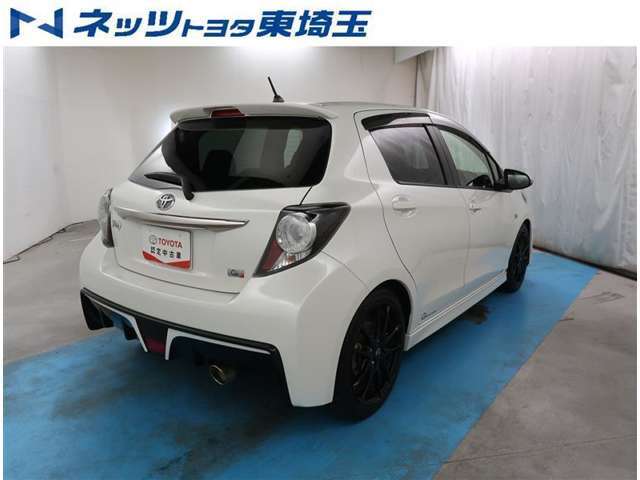 【リヤ】エアロバンパーやスモークテールレンズはG's専用装備になります。