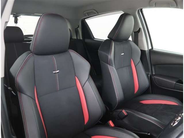 【フロントシート】ハーフレザー仕様のG's専用シートになります。