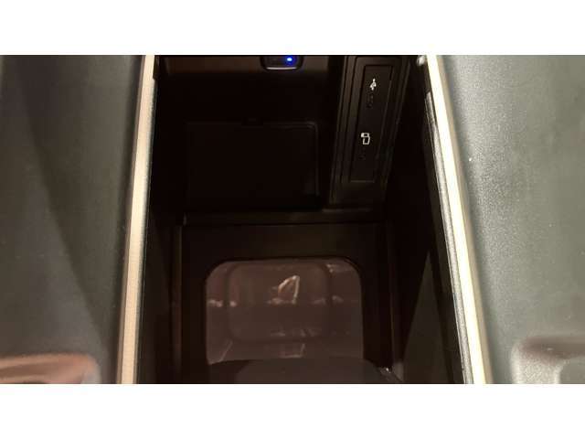 輸入車、国産車を問わず、現在お乗りのお車を下取りさせて頂きます。お車の車種やボディカラー、オプション装備などをご連絡頂けましたら、おおよその額を提示させて頂きますので、お気軽にお申し付け下さいませ。