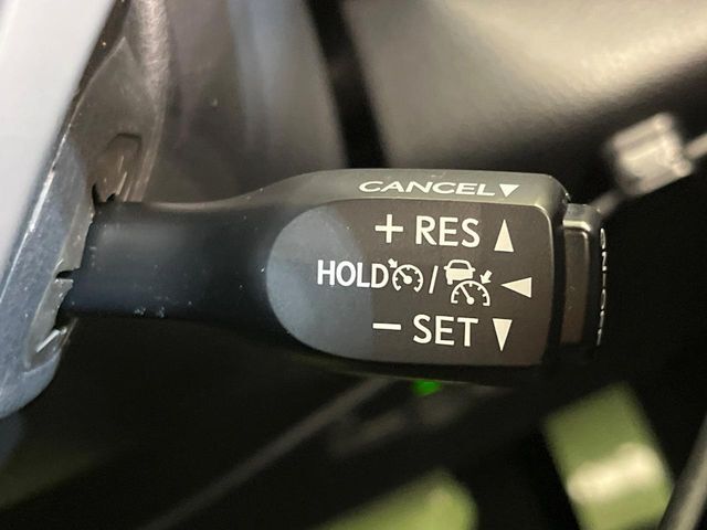 【レーダークルーズコントロール】高速道路での長距離走行が楽に！！自動で速度を保つクルーズコントロールが、衝突軽減システムと連携し、前方の車両を感知して車間を保つように速度調節してくれます！！
