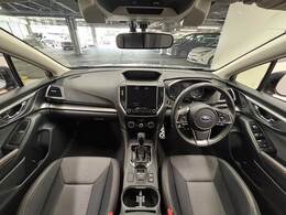 見通しの良いコックピットは普段のドライブに最適。運転しやすいお車となります。