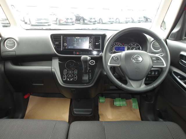 操作しやすい運転席廻り！操作パネルも使いやすい！！ドライブが楽しくなります！