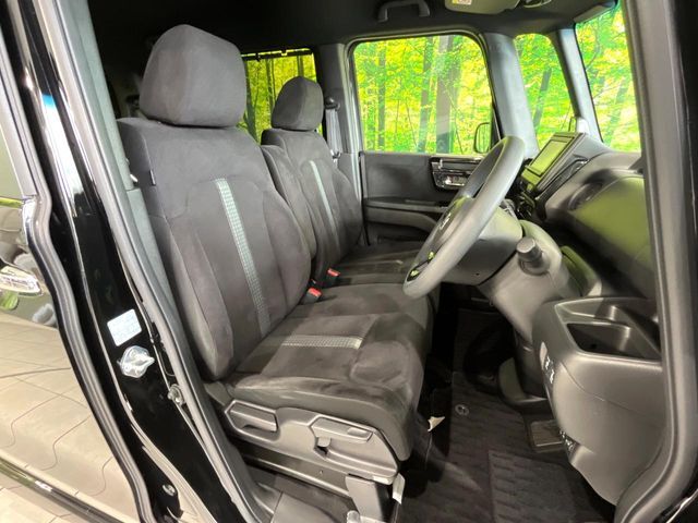 運転席シート廻りは使用感も少なく、良好な状態となっています。丁寧に使われていたことがよくわかりますね。