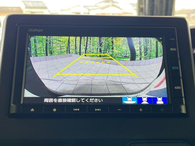 【バックカメラ】駐車時に後方がリアルタイム映像で確認できます。大型商業施設や立体駐車場での駐車時や、夜間のバック時に大活躍！運転スキルに関わらず、今や必須となった装備のひとつです！