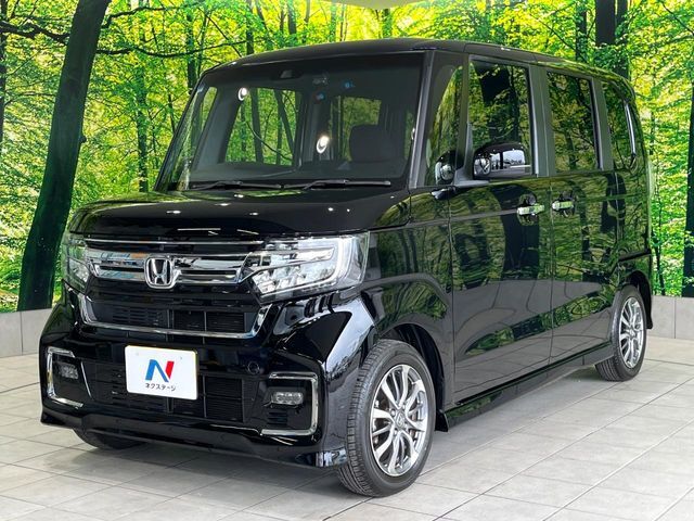 大好評のボディコーティング「弾スプラッシュコート」もご納車までに施工可能。通常のガラスコートと異なる、耐久年数6年の無機質ガラスコーティングが、ボディをキレイな状態に保ってくれます。