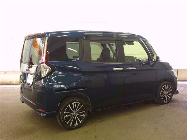 サービス工場を併設完備しております。車検・点検・修理なんでもお任せ下さい！！