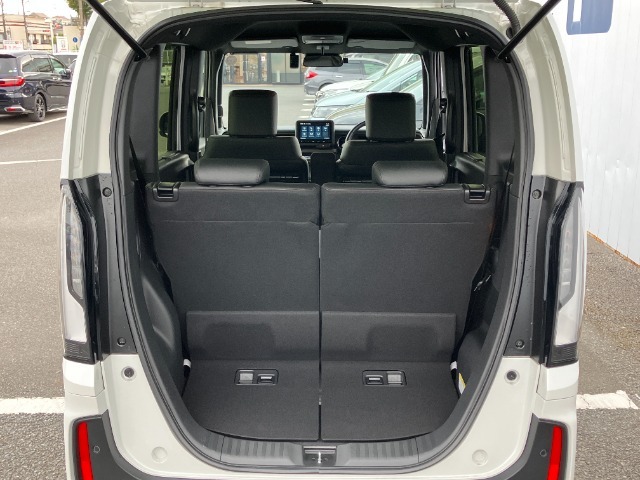 ラゲッジスペースです。荷物を積むスペースが十分に確保されております！！