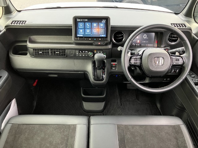 ゆとりあるシンプルな内装です★