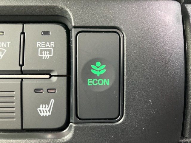 前席に寒い日も身体を温め快適なドライブをサポートしてくれるシートヒーターを装備しています。