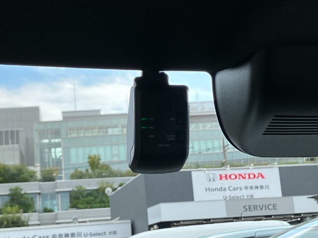 万が一の状況を映像と音声で記録する純正ドライブレコーダー搭載！！