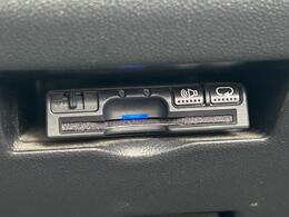 【ETC】有料道路を利用する際に料金所で停止することなく通過できる、ETC車載器（ノンストップ自動料金収受システム機器）が装備されています。セットアップを行うことで利用可能になります。