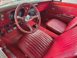 赤革純正シート！希少なレッドインテリアカラー！3速ミッション！社外メーターや社外オーディオ以外は純正の状態を保たれています！！