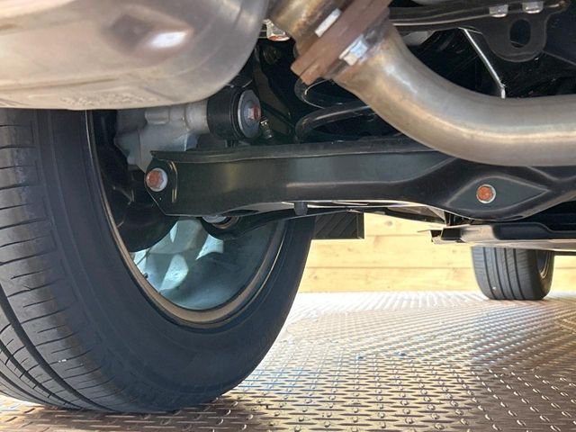 お車を安心してお乗りいただく為には、足回りの定期点検が欠かせません。サービスサポート（有償保証）では無料点検もご提供しており、安心のカーライフをお過ごしいただけるサポート体制が整っています。