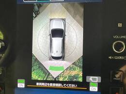 【マルチテレインモニター】車のフロントやサイドのカメラ画像を同時にモニター表示することで、悪路や狭い道を走行時でも周囲の状況確認ができ安心！本格SUVにうれしい装備です♪