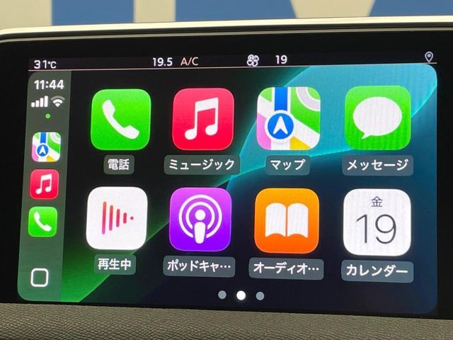 ●Apple　Car　Play：スマホとの有線接続で、ナビ・オーディオ再生などスマホのアプリ機能が画面でも使える便利機能です！