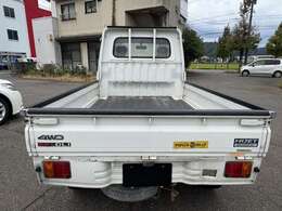 室内展示場を完備しておりますので、天候の悪い日でもゆっくりと車両をご覧下さい。